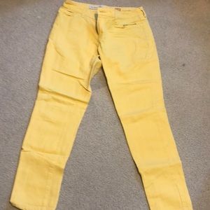 Yellow pilcro jeans. Size 27z hyphen fit